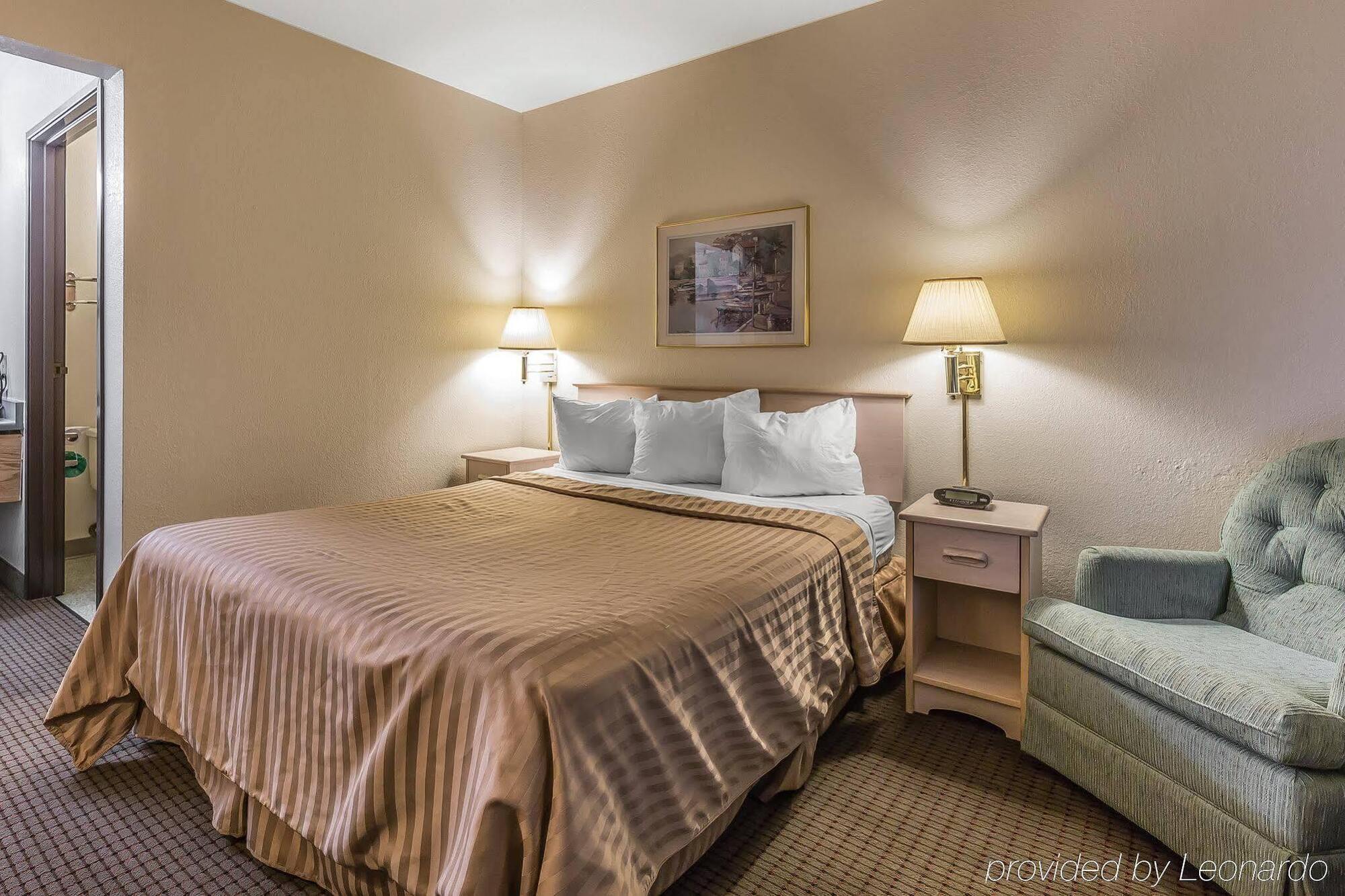 Country Inn & Suites By Radisson, Monterey Beachfront-Marina, Ca Екстериор снимка